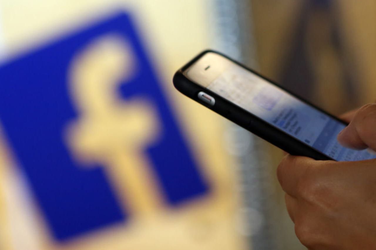 Facebook latami gromadził dane o naszych rozmowach telefonicznych i SMS-ach