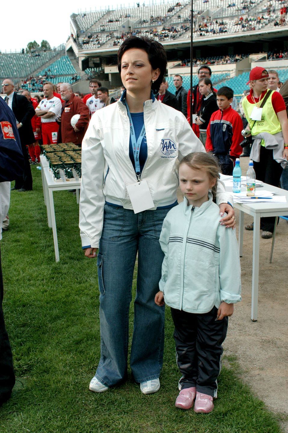 Izabela Małysz z córką w 2004 r.