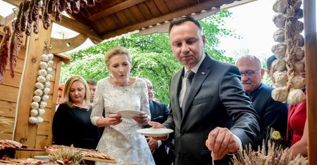 Wybory 2020. Niecodzienny sondaż i niecodzienne wyniki. To z tymi politykami Polacy chcą zjeść obiad