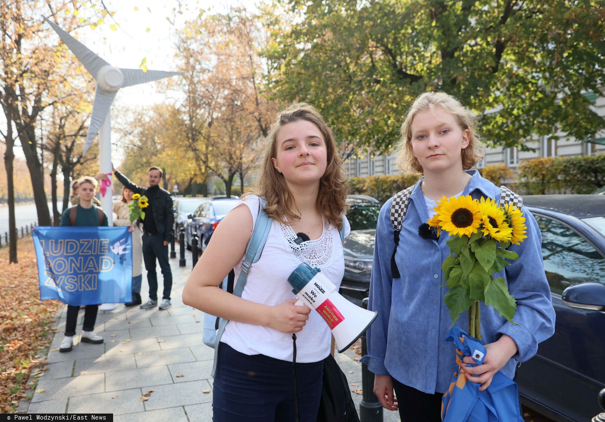 Happening aktywistów klimatycznych przed KPRM - Dominika Lasota i Wiktoria Jędroszkowiak