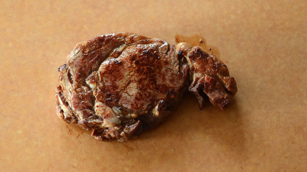 Grillowany rostbef wołowy (steki, mięso i tłuszcz, II klasa mięsa)