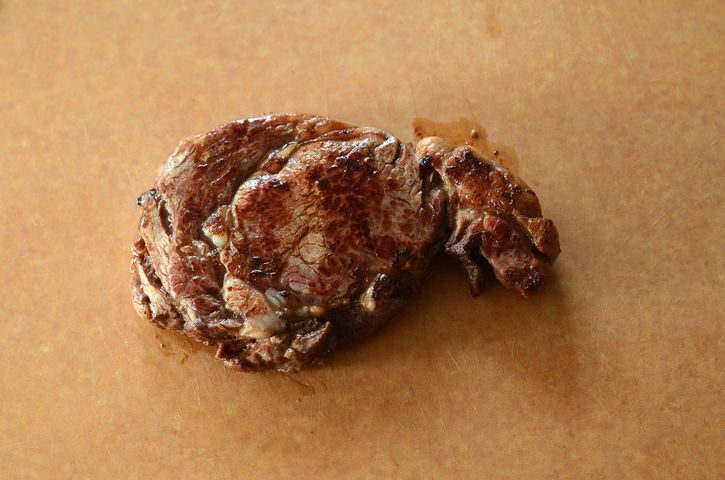 Grillowany rostbef wołowy (steki, mięso i tłuszcz, II klasa mięsa)