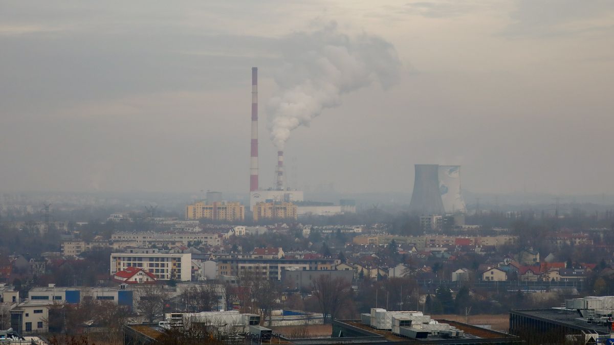 A view over the city of Krakow and the Wawel Castle from Krakus Mound during smog standards many times exceeded. Krakow, Poland on December 16, 2020.  (Photo by Beata Zawrzel/NurPhoto via Getty Images)