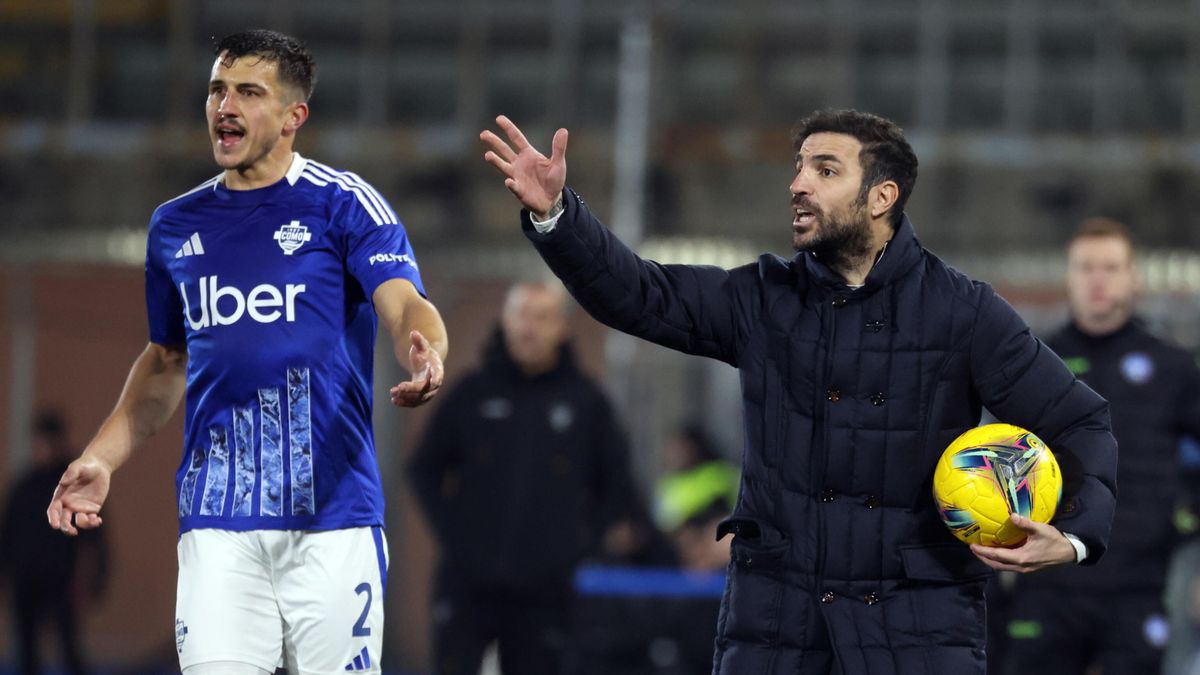 PAP/EPA / Giuseppe Sinigaglia / Cesc Fabregas w meczu Como - US Lecce