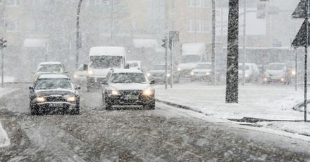 Ilu z was jeździ jeszcze na oponach letnich? Okazuje się, że wielu