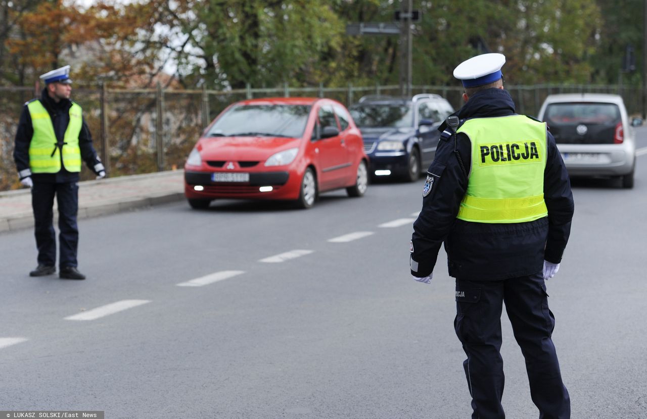 W pobliżu niektórych cmentarzy policjanci będą kierować ruchem.