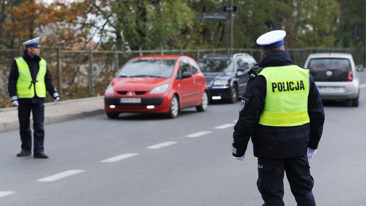 W pobliżu niektórych cmentarzy policjanci będą kierować ruchem.