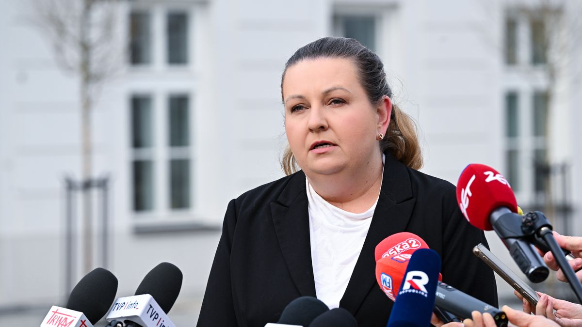 Ma�gorzata Paprocka
Radek Pietruszka
briefing prasowy, kancelaria prezydenta, KPRP, ludzie prezydenta, ludzieprezydenta, pa�ac prezydencki, polityk, polityka, szef, ustawa incydentalna, weto, prezydenta, wybory prezydenckie