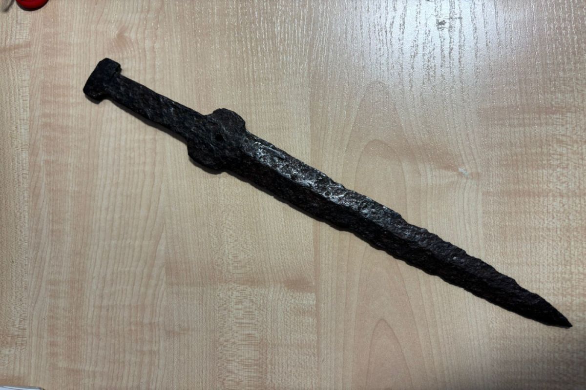 Akinakes na giełdzie staroci w Warszawie. 68-latek próbował go sprzedać