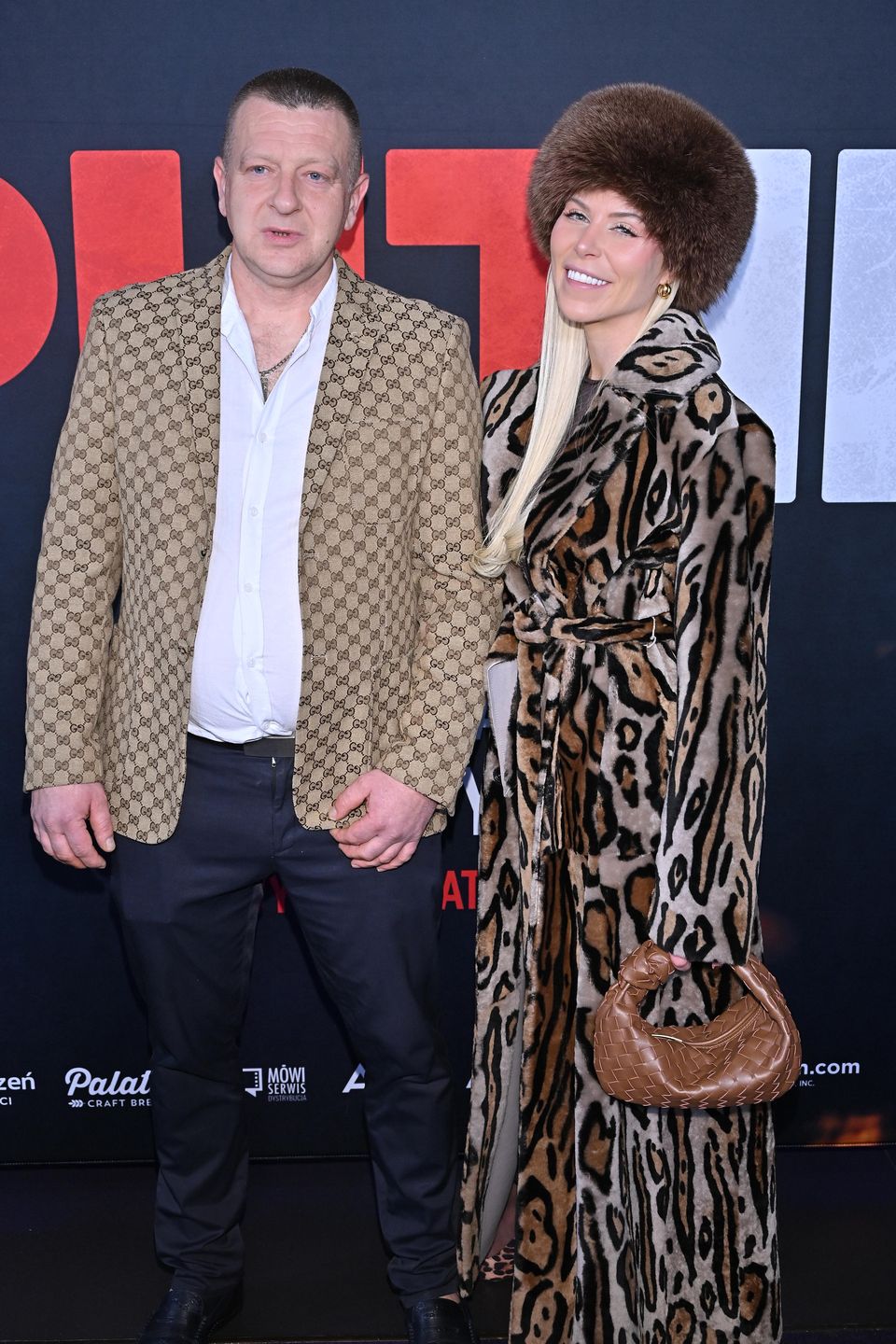 Julia von Stein z towarzyszem na premierze filmu