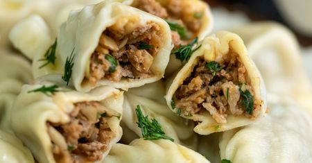 Nie gotuj mięsa na farsz do pierogów. Wyjdą soczyste jak nigdy wcześniej