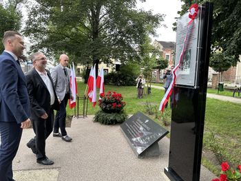 Konin: Odsłonięcie tablicy rodziny Jasiukowiczów na skwerze