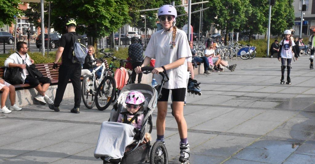 Druga edycja Nightskatingu. Fani jazdy na rolkach zrobili przejażdżkę ulicami Koszalina [ZDJĘCIA]