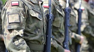 Głogów: Żołnierze jechali do pracy w Żukowicach. Pod Bytomiem Odrzańskim w ich ciężarówkę uderzył pociąg. Zabił 10 osób. Mija 38 lat od tragedii
