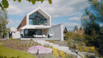 Luksusowa stodoła nad jeziorem. Cena budowy? 5900 zł/mkw.