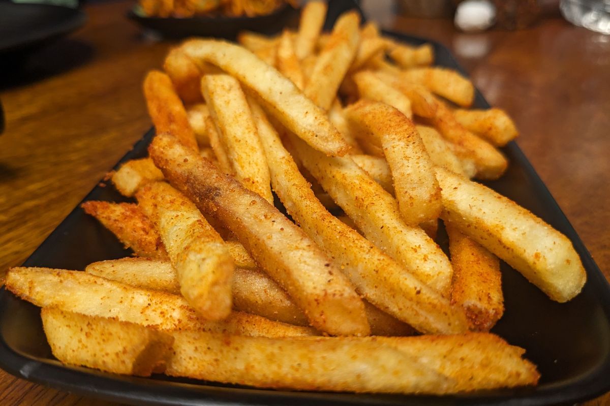 Chrupiąca skórka i kremowe wnętrze. Japońskie frytki to mistrzostwo świata