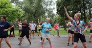 Popołudniowa zumba w Parku im. Johanna Heermanna w Lesznie. Każdy mógł skorzystać z zaproszenia