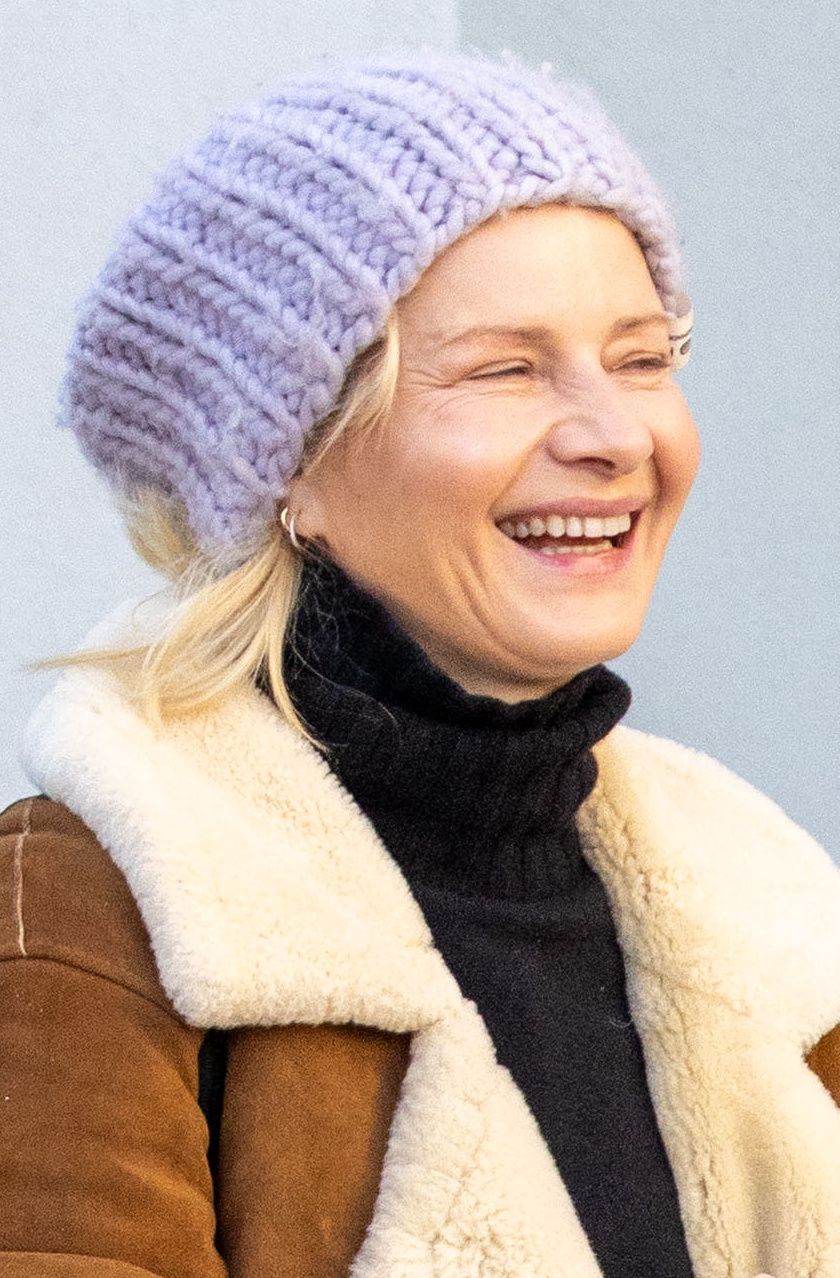 Obwieszona metkami Małgorzata Kożuchowska krąży po Warszawie