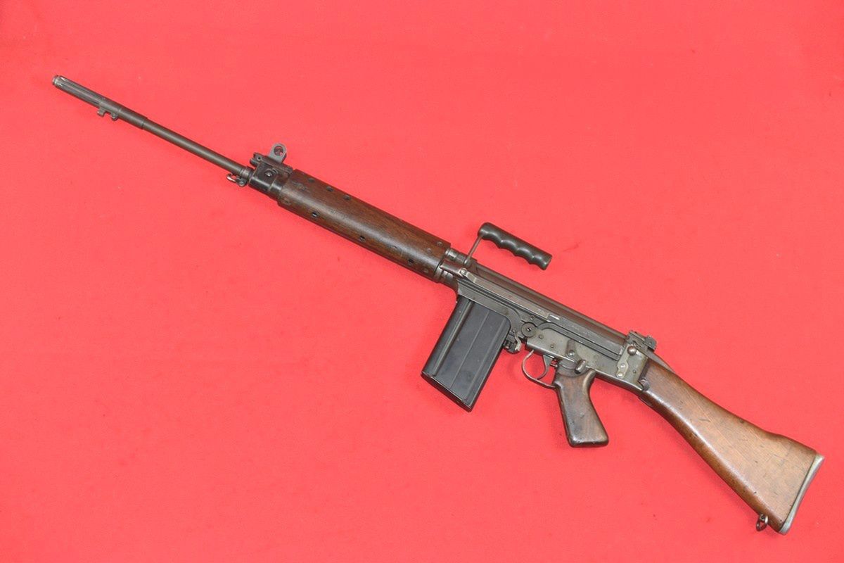 L1A1 (FN FAL) w całej okazałości.