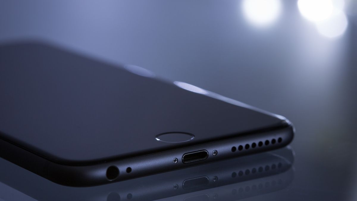 Apple NIE będzie przeszukiwało iPhone’ów pod kątem pornografii dziecięcej. Przynajmniej na razie 1