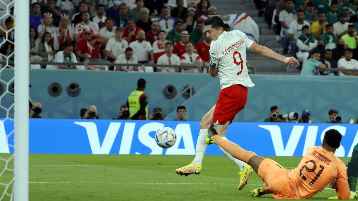 PAP/EPA / Ronald Wittek / Na zdjęciu: Robert Lewandowski