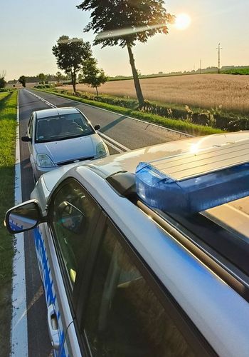 Pijany kierowca zatrzymany przez policjantów po służbie. Miał ponad 2,5 promila i nie posiadał prawa jazdy!