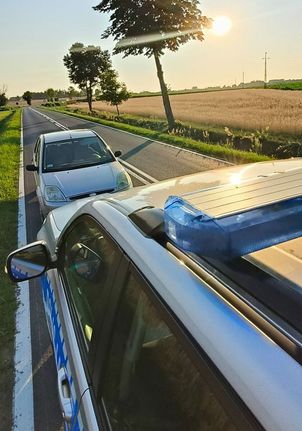 Pijany kierowca zatrzymany przez policjantów po służbie. Miał ponad 2,5 promila i nie posiadał prawa jazdy!