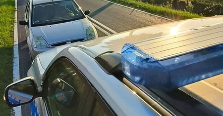 Pijany kierowca zatrzymany przez policjantów po służbie. Miał ponad 2,5 promila i nie posiadał prawa jazdy!