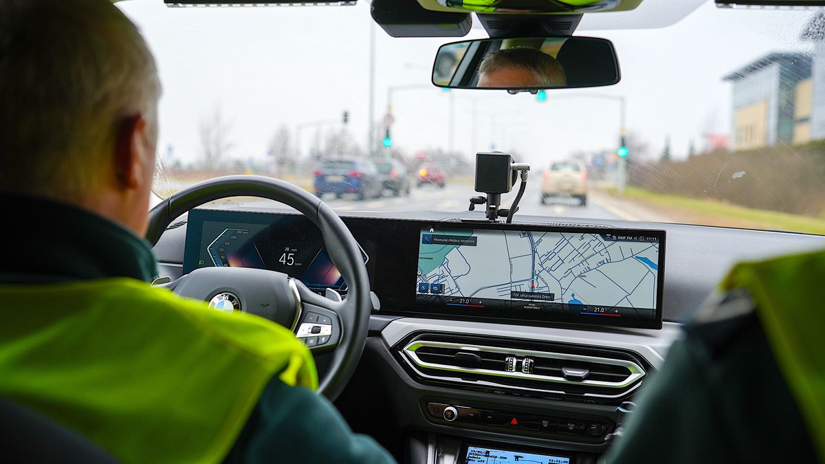 Wnętrze nieoznakowanego radiowozu