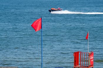 Zamknięte kąpieliska nad Zatoką Gdańską. Na plażach znaleziono mazut