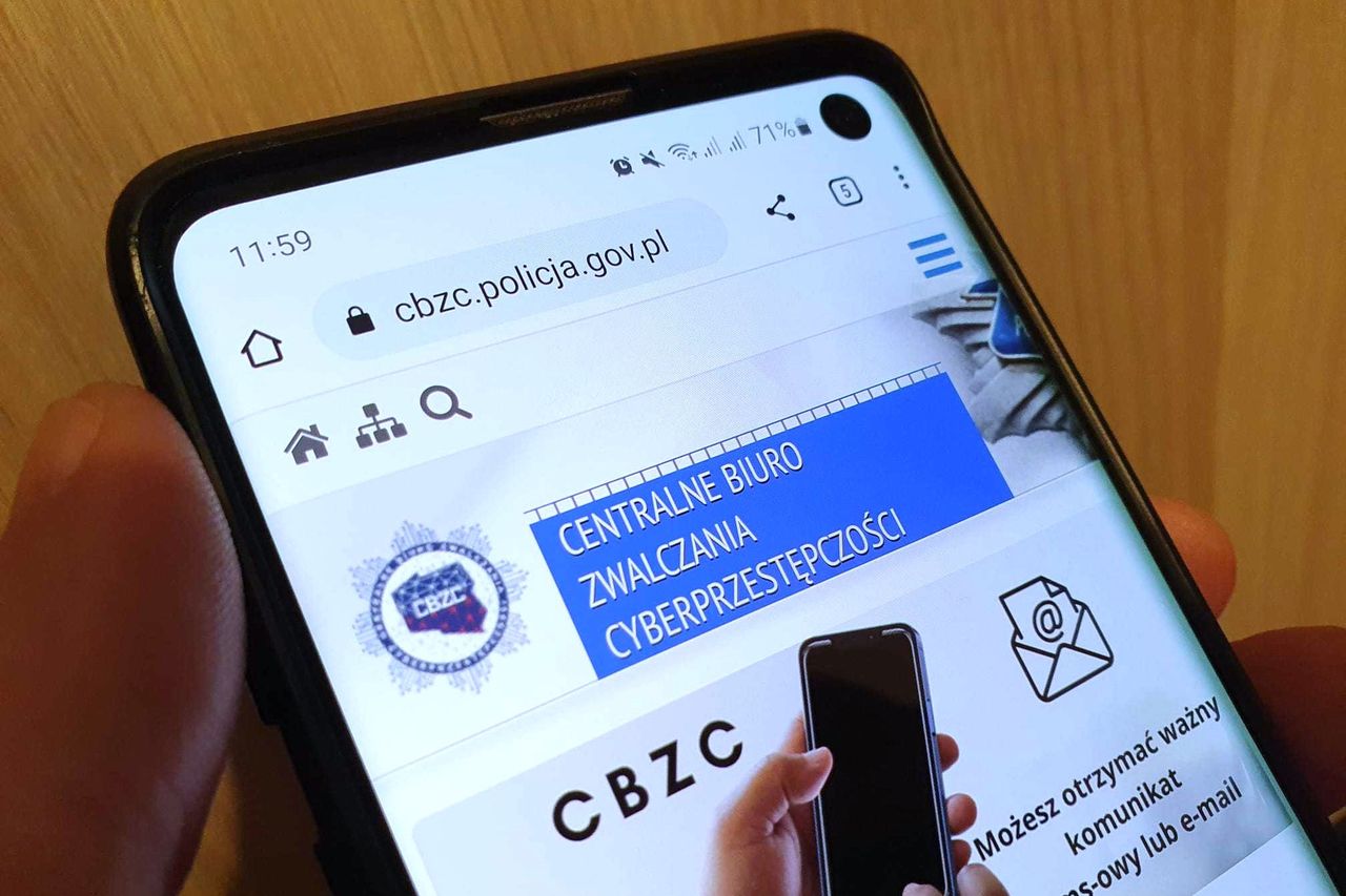 CBZC wysyła SMS-y do Polaków. Tłumaczymy, czym się zajmuje