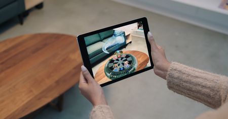 Apple ARKit - zobacz pierwsze aplikacje rozszerzonej rzeczywistości. Deweloperzy przechodzą samych siebie