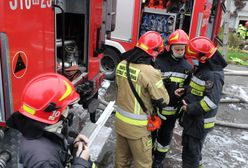 Warszawa. Kierowca zasłabł podczas jazdy. "Nie było wolnej karetki, pomogli strażacy"