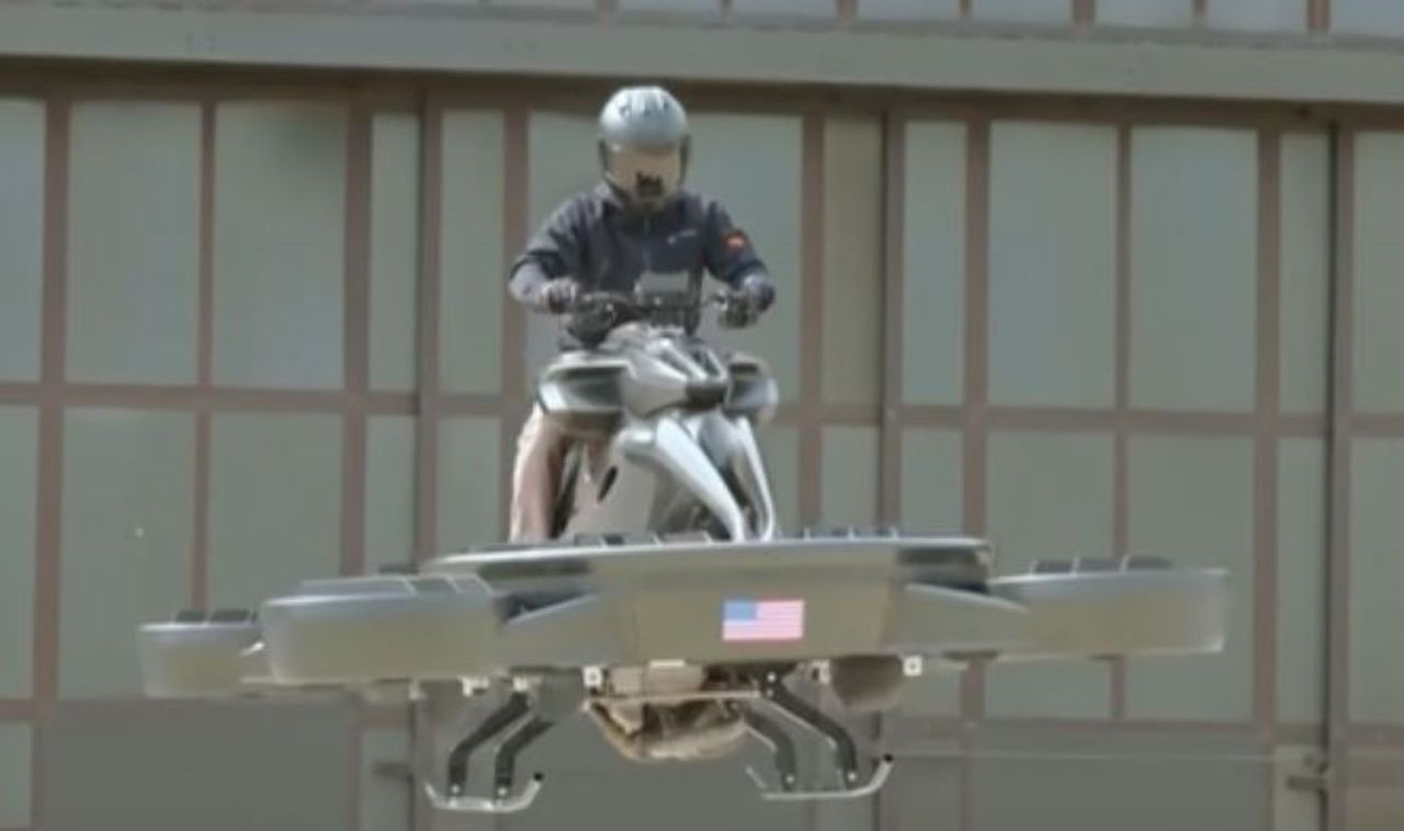 Japończycy stworzyli latający motocykl 