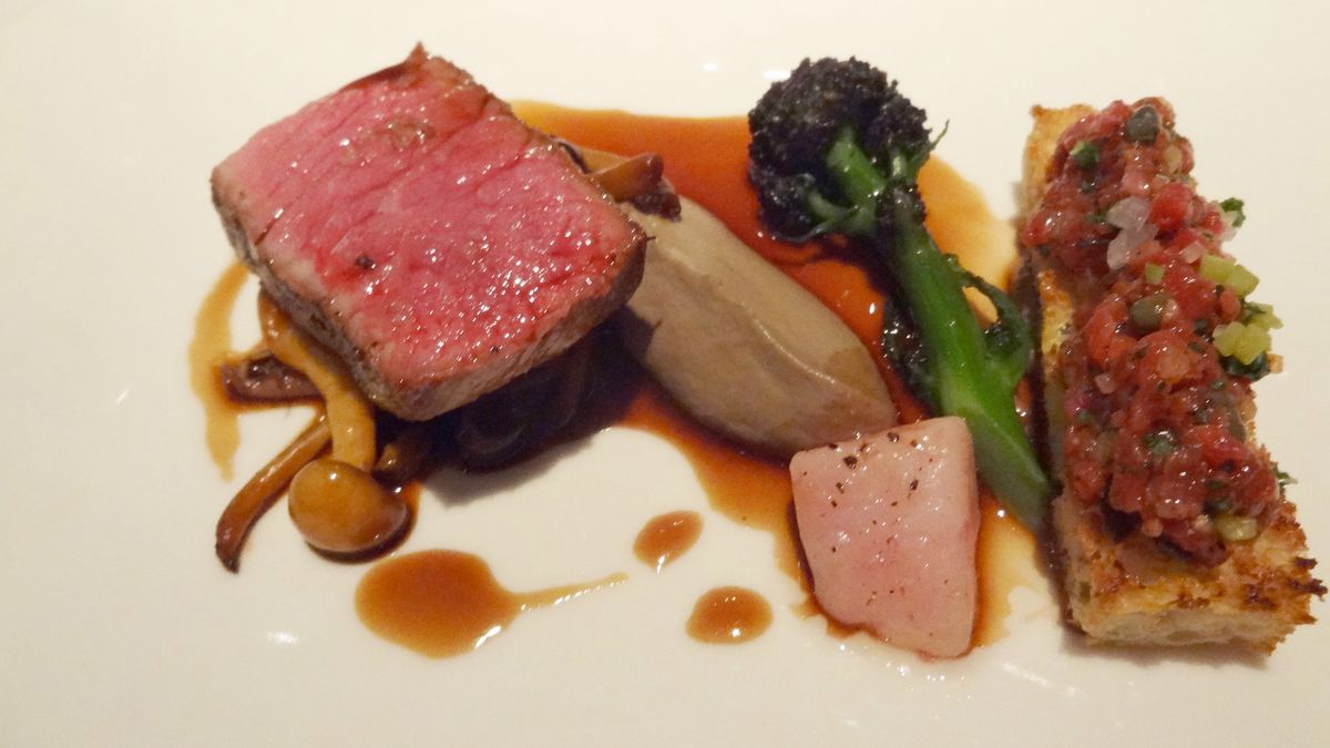 Opiekany rostbef wołowy (steki, mięso i tłuszcz, I klasa mięsa)