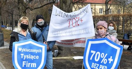 Protest przedsiębiorców. Rząd pozbawił ich szansy na zarobek. Pomoc? Żadna lub mizerna