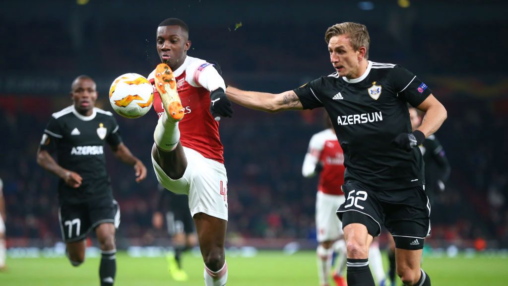 Getty Images / Action Foto Sport/NurPhoto  / Na zdjęciu: Jakub Rzeźniczak (z prawej) w walce o piłkę z Eddie Nketiahem