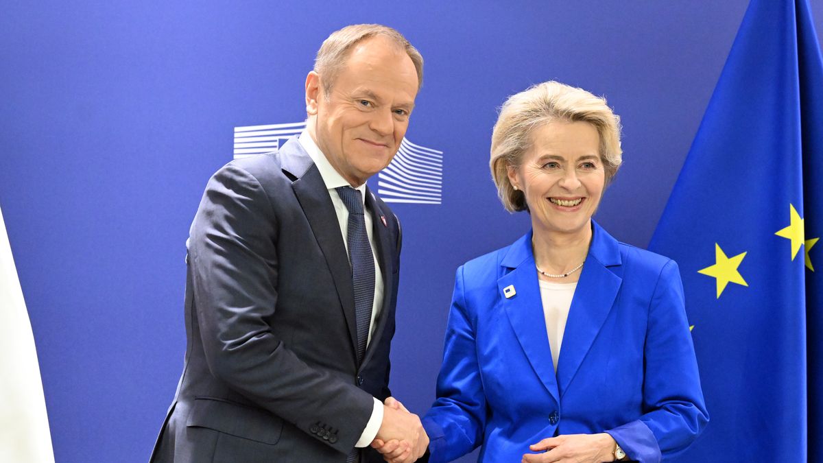 BRUSSELS, BELGIUM - DECEMBER 15: EU Commission President Ursula von der Leyen (R) meets with Polish Prime Minister Donald Tusk (L) in Brussels, Belgium on December 15, 2023. (Photo by Dursun Aydemir/Anadolu via Getty Images)