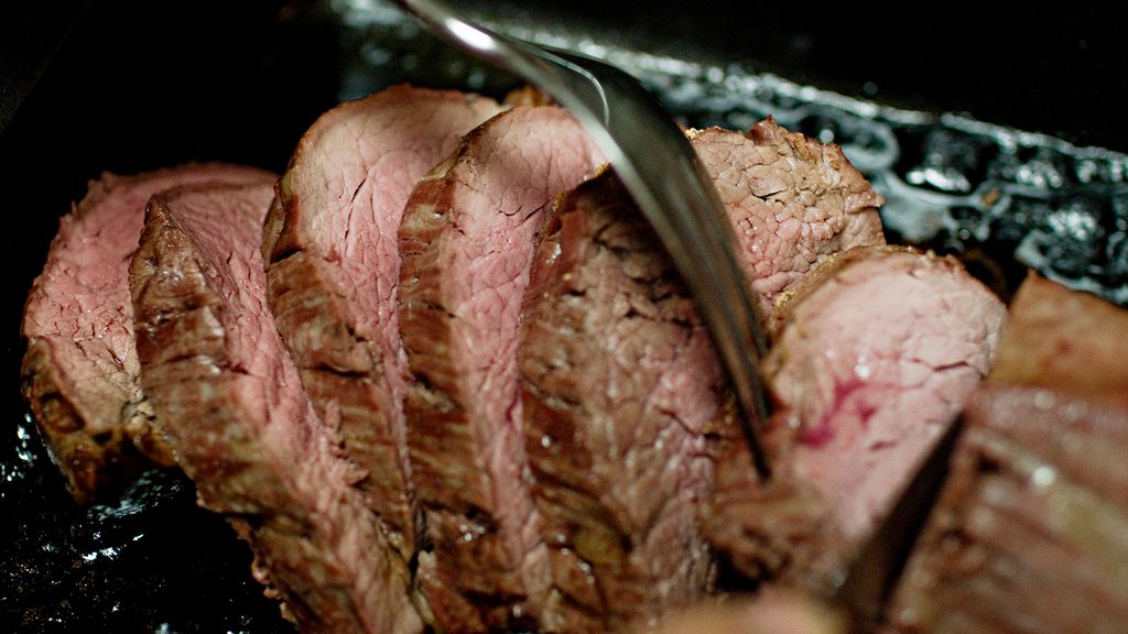 Pieczona polędwiczka wołowa (mięso i tłuszcz)