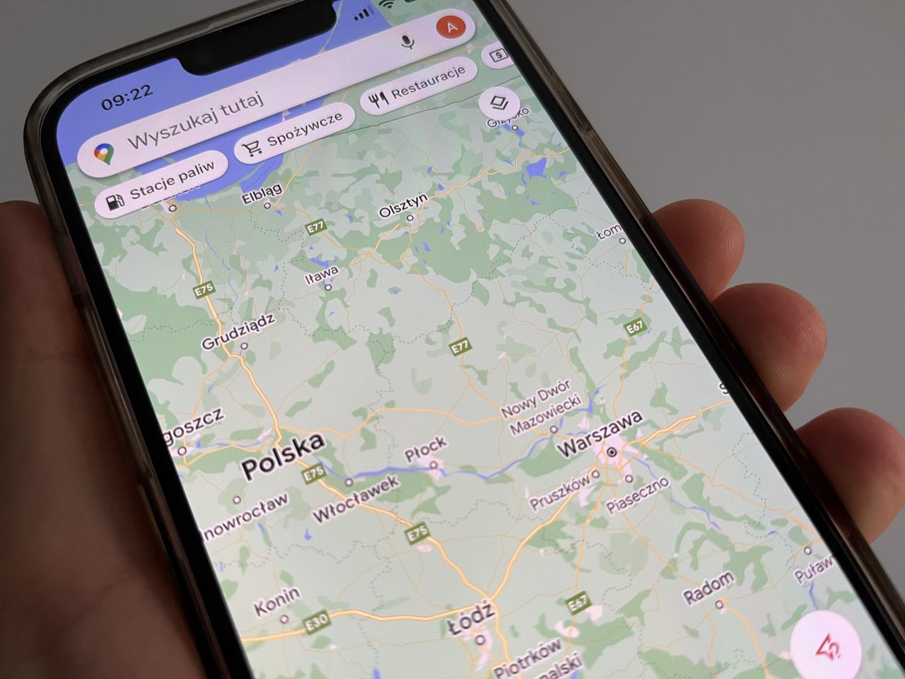 Mapy Google: wersja mobilna na iOS.
