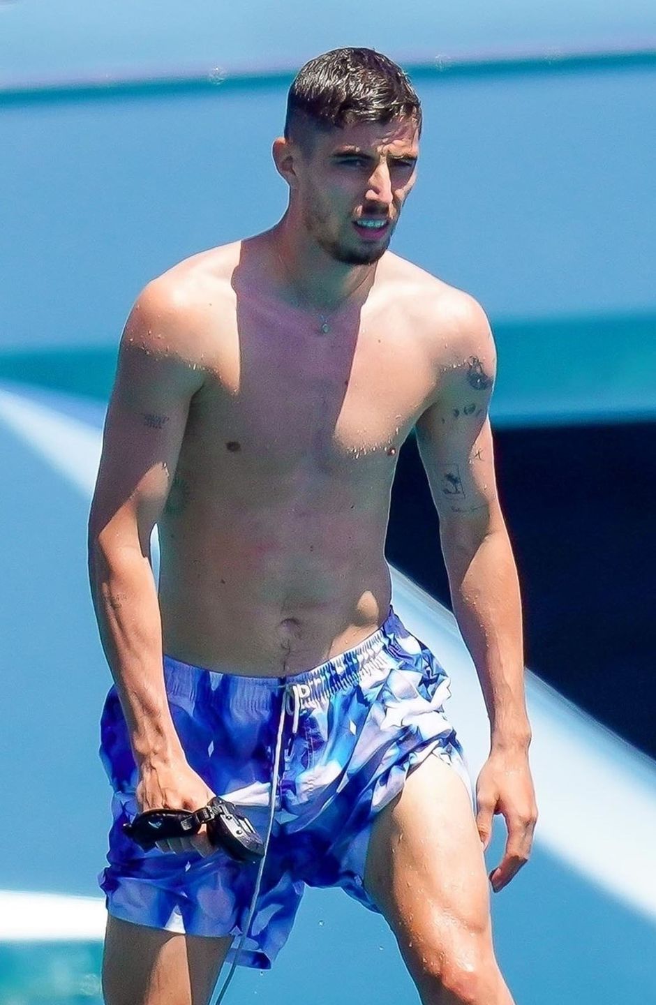 Niemiecki piłkarz odreagowuje odpadnięcie z Euro na jachcie u boku narzeczonej