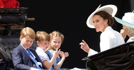 Księżna Kate używa "tajnego kodu", gdy dzieci są niegrzeczne. Wyszedł na jaw