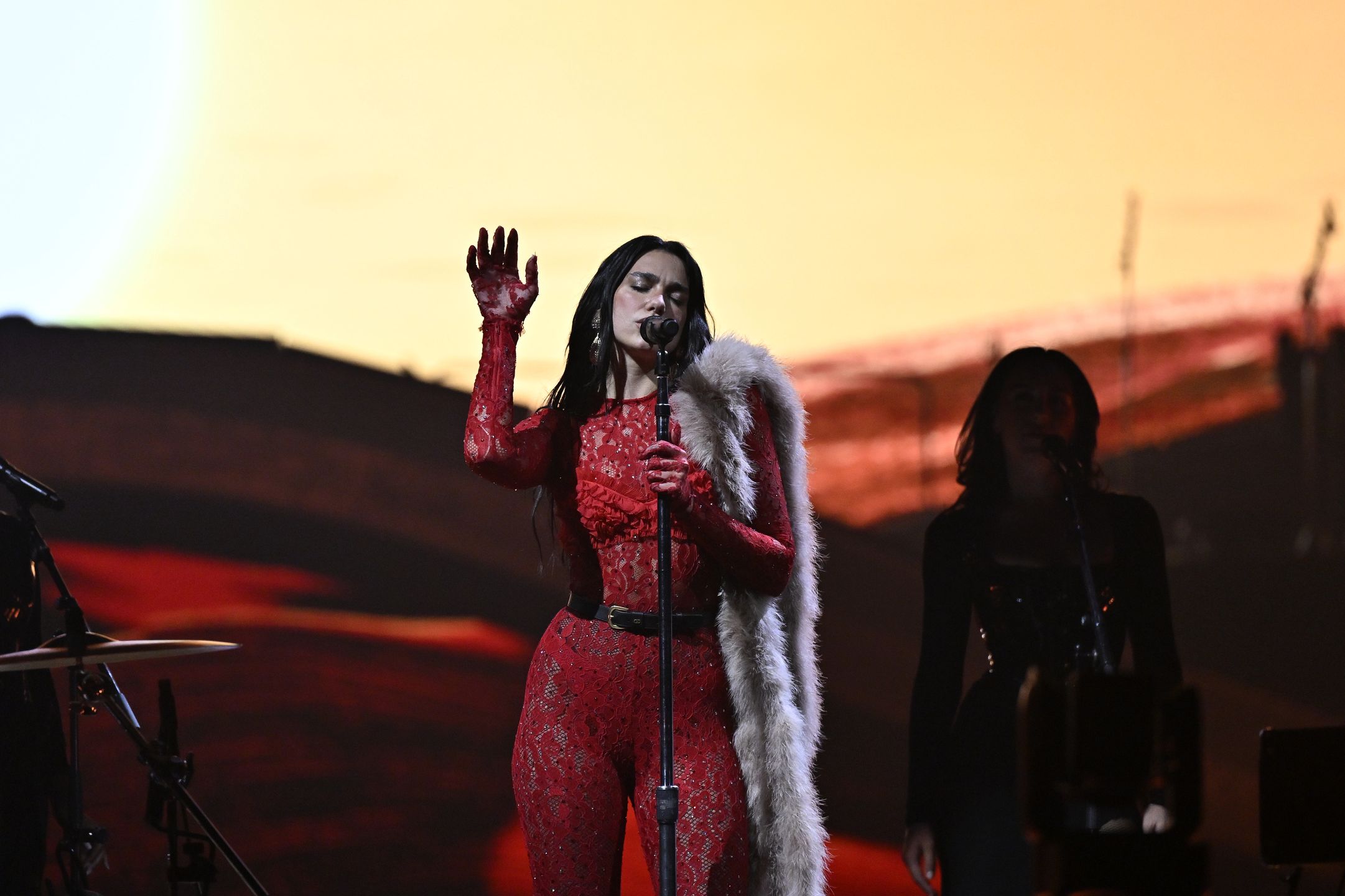 Dua Lipa zaśpiewała piosenkę Ewy Farnej