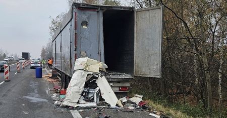 Stał przy ciężarówce na S1. Zginął na miejscu