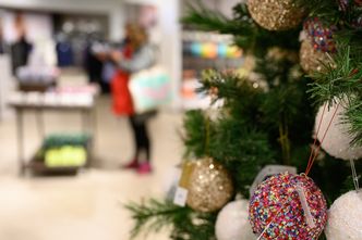 Boże Narodzenie 2021: co trzeci Polak zakupy zrobi na ostatnią chwilę. W tym roku ograniczamy wydatki