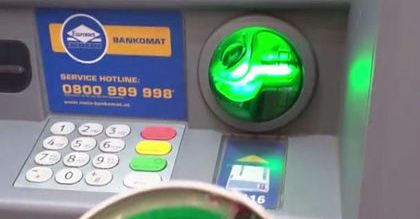 Poszedł wypłacić pieniądze z bankomatu. Odkrył coś szokującego