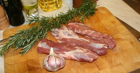Surowa karkówka z jagnięciny nowozelandzkiej (samo mięso)