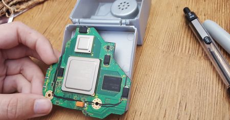 Gdzie Nintendo nie może, tam poślą się fani. Youtuberka stworzyła miniaturowego GameCube'a