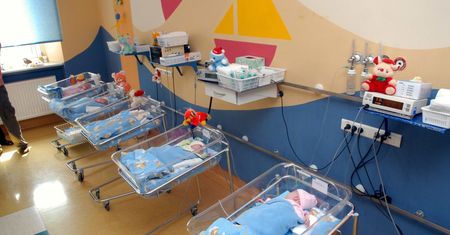 Szpitale przetrzymują dzieci. Bo im się opłaca