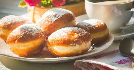 Ile pączków trzeba zjeść, aby przytyć kilogram? Dietetyczka tłumaczy